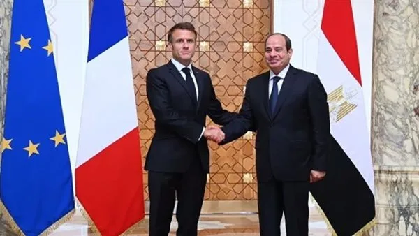 الرئيس السيسي يتواصل هاتفياً مع نظيره الفرنسي إيمانويل ماكرون