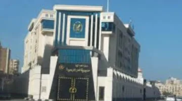 مقتل وإصابة أربعة أشخاص في حادث تصادم على طريق الخدمات