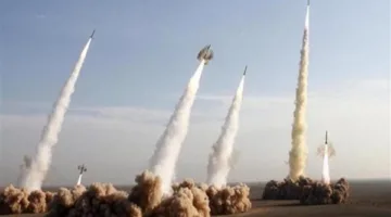 صفارات الإنذار تدوي في كافة أنحاء إسرائيل.. وتقديرات بإطلاق حوالي 100 صاروخ من إيران