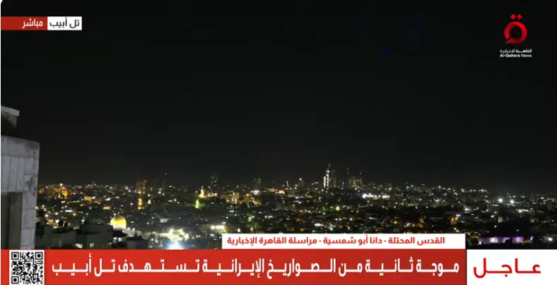“القاهرة الإخبارية” تعرض صورًا حية لإطلاق صواريخ إيرانية جديدة باتجاه تل أبيب
