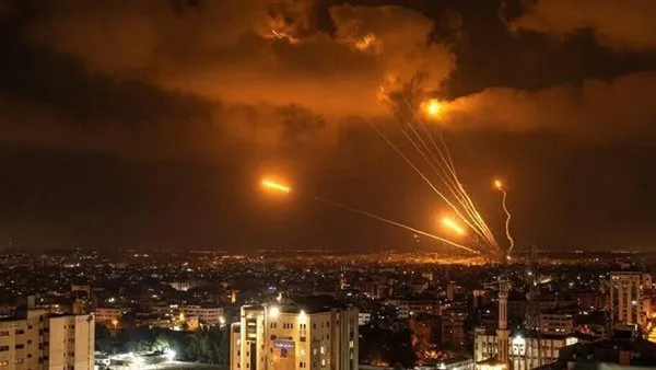 انطلاق سلسلة جديدة من الضربات الجوية الإسرائيلية على إيران انطلاق سلسلة جديدة من الضربات الجوية الإسرائيلية على إيران