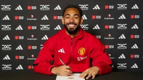 كونيا يكشف عن أسباب انتقاله إلى مانشستر يونايتد ودور جدته في هذا القرار كونيا يكشف عن أسباب انتقاله إلى مانشستر يونايتد ودور جدته في هذا القرار