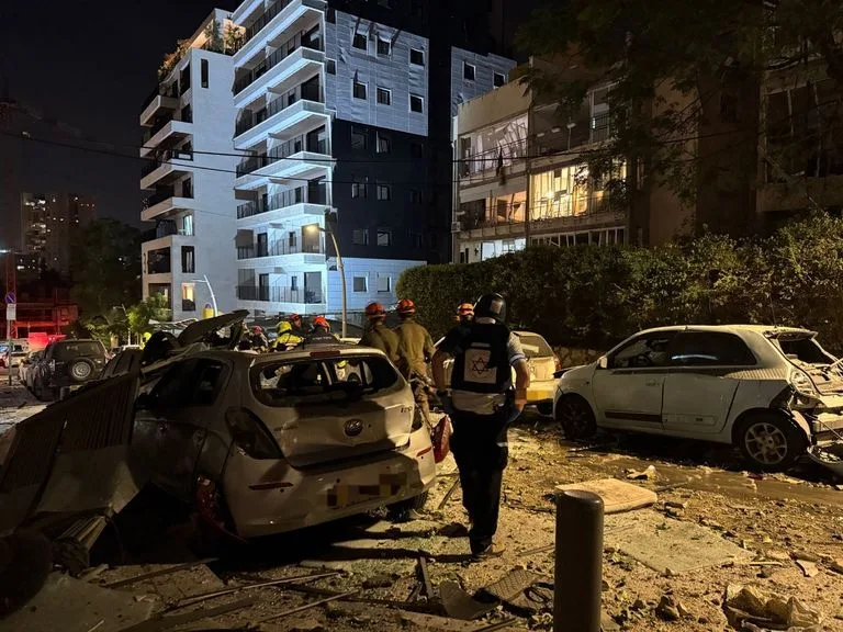 الأرض ترتجف والسماء تتلألأ.. إسرائيل في مواجهة ‘الوعد الصادق 3’ الأرض ترتجف والسماء تتلألأ.. إسرائيل في مواجهة ‘الوعد الصادق 3’