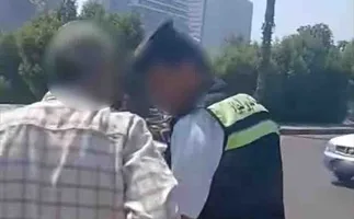 احتجاز شخصين بتهمة الاعتداء على رجل شرطة في الجيزة
