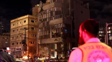 تقرير إسرائيلي: صاروخ إيراني يهاجم مبنى من 50 طابقًا في تل أبيب