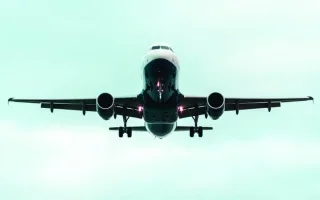 الناقلات الوطنية: إيقاف رحلات إلى وجهات إقليمية ودولية بشكل مؤقت وتعديل المسارات.