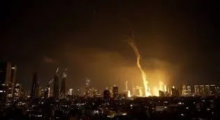 إيران تعلن استهدافها القواعد العسكرية والمطارات التي انطلقت منها الهجمات الإسرائيلية على أراضيها.