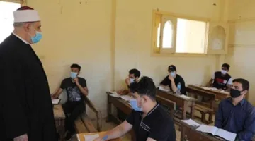 لحظة وصول طلاب القسم العلمي إلى قاعات امتحانات الفيزياء في الثانوية الأزهرية
