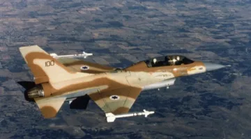 شاهد | لحظة بداية الطائرات الإسرائيلية في الهجوم على إيران