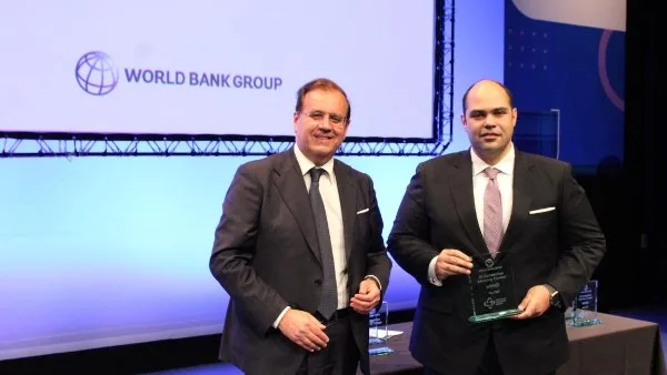 البنك الدولي وشبكة التنافس يكرمان مصر بجائزة أفضل سياسات تنافسية لعام 2025 البنك الدولي وشبكة التنافس يكرمان مصر بجائزة أفضل سياسات تنافسية لعام 2025