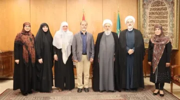 الشيخ علي الخطيب يرحب بأعضاء الاجتماع التنسيقي لحماية الأسرة والقيم.
