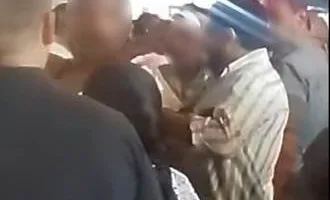 تحقيق في تفاصيل تداول فيديو يظهر اعتداء شخص على فتاة بالضرب في محافظة دمياط