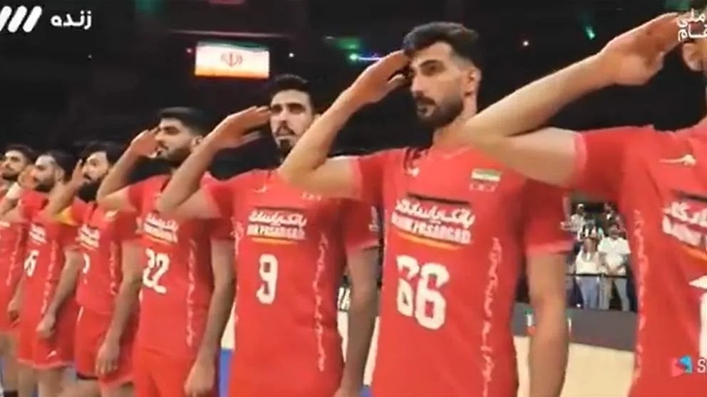 فيديو – الفريق الإيراني واستعراض التحية العسكرية