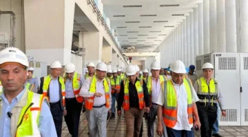 وزير الكهرباء يزور محطة توليد السد العالي ويشهد إطلاق أول محول كهربائي ودخوله الخدمة.