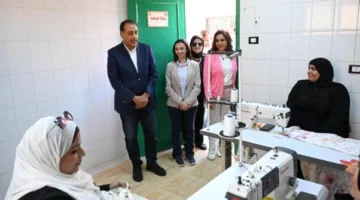 رئيس الوزراء يزور «مشغل البحراوية» في قرية زاوية صقر