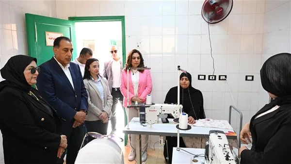 رئيس الوزراء يزور ورشة عمل في قرية زاوية صقر بالبحيرة.. صور رئيس الوزراء يزور ورشة عمل في قرية زاوية صقر بالبحيرة.. صور