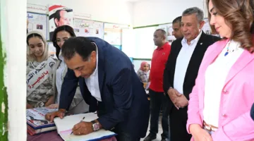 رئيس الوزراء يقوم بزيارة مدرسة رزق درويش الابتدائية في زاوية صقر بالبحيرة.. صور