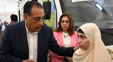 «فقدت بصرها».. رئيس الوزراء يستجيب لنداء مواطن ويوجه بعلاج ابنته في معهد ناصر