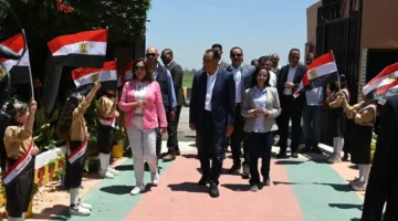 رئيس الوزراء يزور مدرسة رزق درويش الابتدائية في زاوية صقر