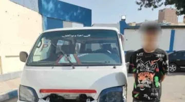 سائق ميكروباص يواجه عقوبة قانونية بسبب استعراضه بسيارته في المقطم