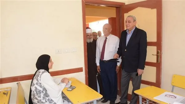 محافظ الغربية يقوم بجولة للإشراف على لجان امتحانات الثانوية الأزهرية في طنطا محافظ الغربية يقوم بجولة للإشراف على لجان امتحانات الثانوية الأزهرية في طنطا