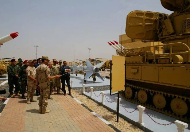 القوات المسلحة تقوم بتنظيم جولة للملحقين العسكريين المعتمدين في مجموعة من المنشآت العسكرية القوات المسلحة تقوم بتنظيم جولة للملحقين العسكريين المعتمدين في مجموعة من المنشآت العسكرية