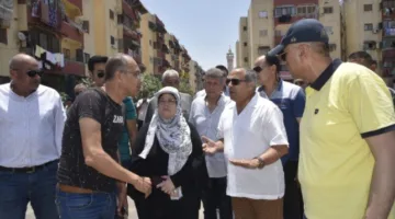 محافظ بورسعيد يقيم ميدانيًا تقدم أعمال تطوير منطقة الصفوة في حي الزهور