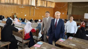 رئيس جامعة المنيا يراقب عملية الامتحانات في كليتي الآداب ودار العلوم