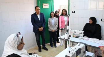 رئيس الوزراء يزور “مشغل البحراوية” في قرية زاوية صقر