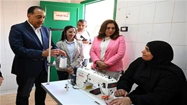 رئيس الوزراء يزور “ورشة البحراوية” في قرية زاوية صقر