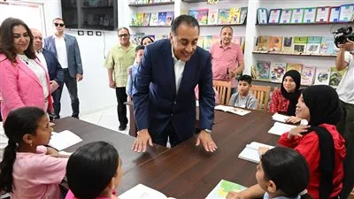 رئيس الوزراء يزور مشروع “كتابك” الثقافي في قرية زاوية صقر.