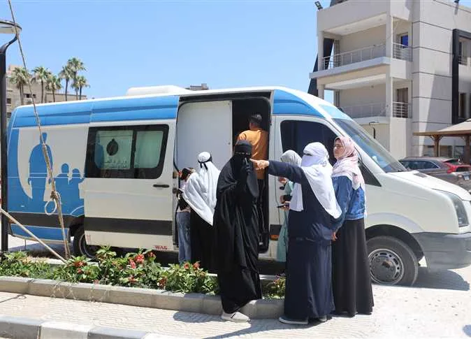 محافظ كفر الشيخ يطلق حملة “من بدري أمان” للكشف المبكر عن السرطانات. محافظ كفر الشيخ يطلق حملة “من بدري أمان” للكشف المبكر عن السرطانات.