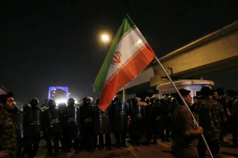 العراق يناشد إيران بتجنب استهداف المصالح الأمريكية داخل حدوده العراق يناشد إيران بتجنب استهداف المصالح الأمريكية داخل حدوده