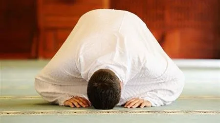 هل تؤثر فرقعة الأصابع على صحة الصلاة؟.. رد الأزهر هل تؤثر فرقعة الأصابع على صحة الصلاة؟.. رد الأزهر