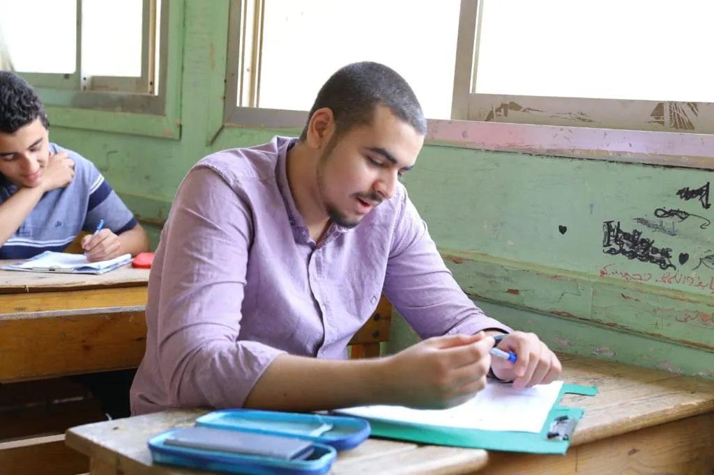 شكاوى طلاب الثانويات الأزهرية بشأن صعوبة اختبار الفيزياء اليوم شكاوى طلاب الثانويات الأزهرية بشأن صعوبة اختبار الفيزياء اليوم