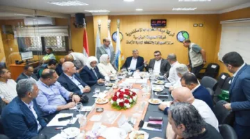 وزير الإسكان ومحافظ الإسكندرية يراقبان نظامي مياه الشرب والصرف الصحي