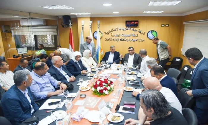 وزير الإسكان ومحافظ الإسكندرية يراقبان نظامي مياه الشرب والصرف الصحي وزير الإسكان ومحافظ الإسكندرية يراقبان نظامي مياه الشرب والصرف الصحي