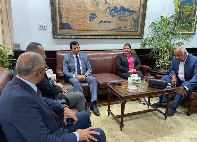 وزير الشباب والرياضة يصل إلى جامعة الإسكندرية خلال بداية جولة تفقدية في المحافظة (صور) وزير الشباب والرياضة يصل إلى جامعة الإسكندرية خلال بداية جولة تفقدية في المحافظة (صور)