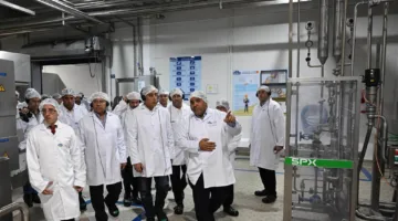 خلال زيارته إلى البحيرة، رئيس الوزراء يقوم بجولة في مصنع “بيتي” لمنتجات الألبان في النوبارية.