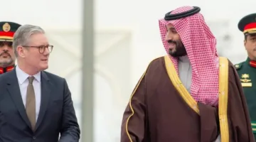 ولي العهد يطلب من رئيس وزراء بريطانيا تنسيق الجهود العالمية والإقليمية لتعزيز استقرار المنطقة.