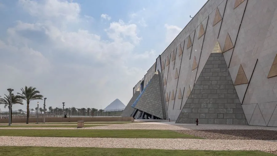 تأجيل الافتتاح الرسمي للمتحف المصري الكبير إلى الربع الأخير من هذا العام. تأجيل الافتتاح الرسمي للمتحف المصري الكبير إلى الربع الأخير من هذا العام.