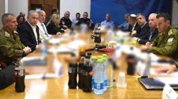 الحكومة الإسرائيلية تعقد اجتماعًا سريًا تحت الأرض استعدادًا لرد إيراني.