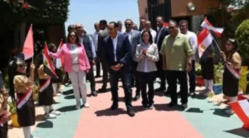 رئيس الوزراء يزور مدرسة رزق درويش الابتدائية في زاوية صقر