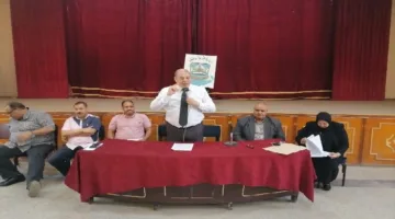 مدير التعليم بقنا يعقد اجتماعًا موسعًا لرؤساء لجان الثانوية العامة