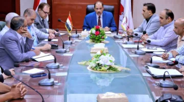 محافظ سوهاج يجتمع لمناقشة تقدم عدد من المشاريع التنفيذية