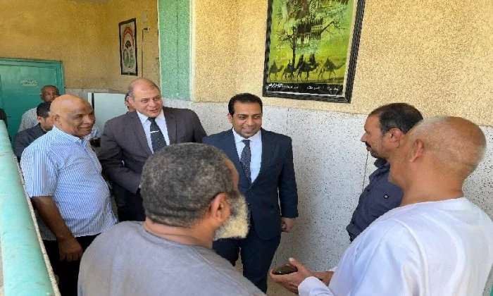 نائب محافظ قنا يزور أماكن إقامة المراقبين تحضيرًا لامتحانات الثانوية العامة نائب محافظ قنا يزور أماكن إقامة المراقبين تحضيرًا لامتحانات الثانوية العامة