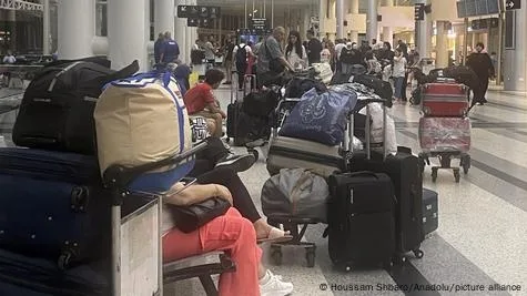 ازدحام في مطار بيروت بسبب إغلاق وفتح الأجواء اللبنانية