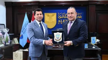 وزير الشباب والرياضة يناقش سبل التعاون لرفع الوعي بالموت المفاجئ في الملاعب (صور)