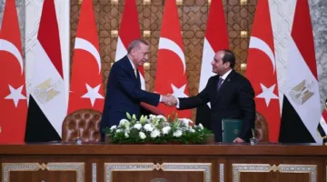 السيسي وأردوغان يؤكدان على ضرورة إنهاء العمليات العسكرية بسرعة والعودة إلى الحوار بين الولايات المتحدة وإيران.