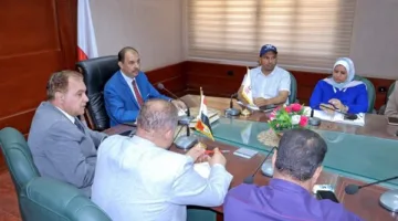 محافظ سوهاج يجتمع لوضع استراتيجيات لتشغيل الأسواق الحضرية الحديثة